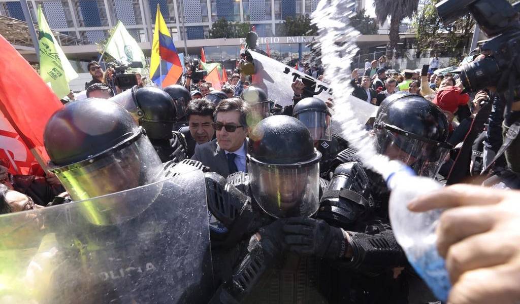 Vicepresidente Glas rinde versión sobre caso Odebrecht entre incidentes