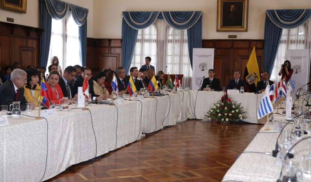 Cumbre de Quito resuelve aceptar papeles vencidos de migrantes venezolanos