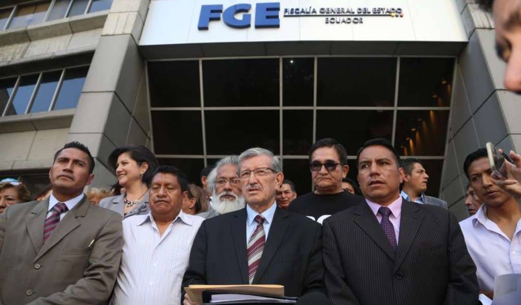 30S: Expolicías denuncian a Correa por lesa humanidad