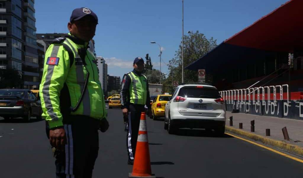 Sancionan en Quito a 57 carros por circular sin placas