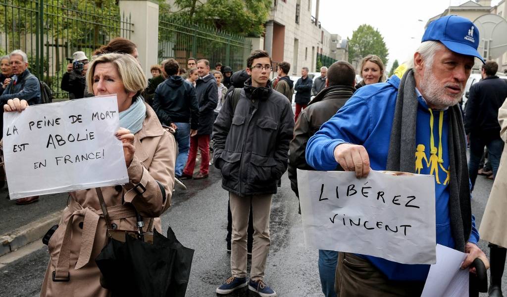 Interrumpen cuidados a francés en estado vegetativo tras batalla legal