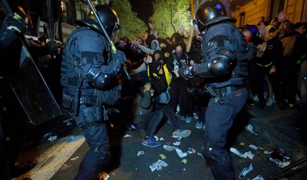 Segundo día de tensión en Cataluña tras condena a líderes separatistas
