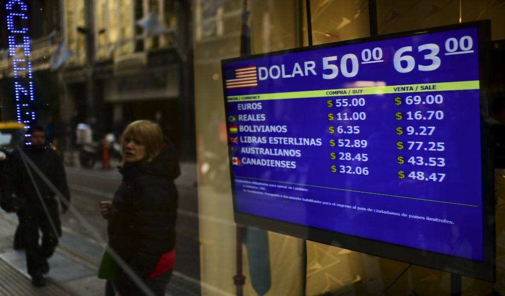 Lunes negro en mercados argentinos tras revés de Macri