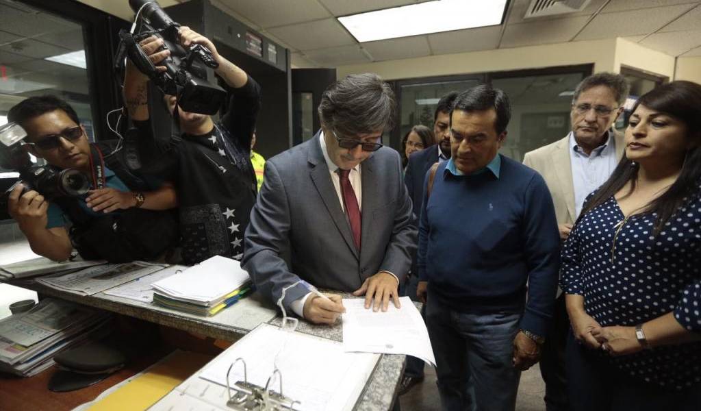 Candidato César Montúfar pide formalmente investigar caso Odebrecht