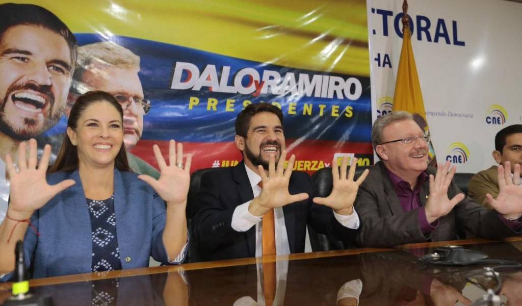 Dalo Bucaram presenta oficialmente a su binomio Ramiro Aguilar