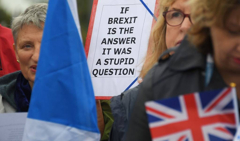 Parlamento británico posterga decisión sobre Brexit