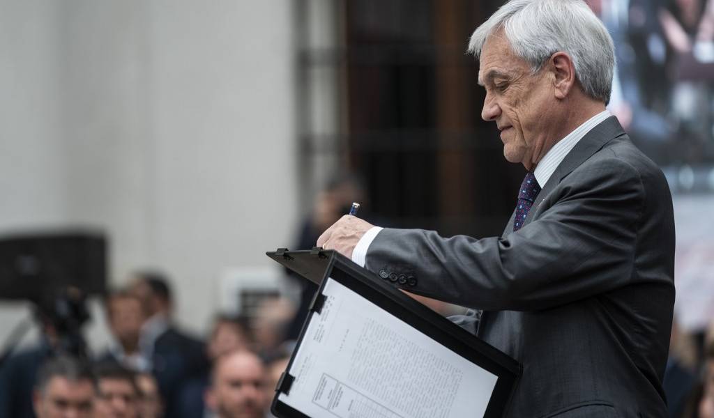 Piñera convoca oficialmente a inédito plebiscito constitucional en Chile