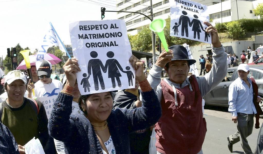 Evangélicos marchan contra el matrimonio igualitario