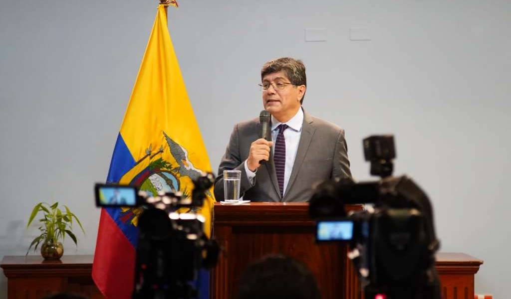Canciller respalda a Sonnenholzner sobre mantener viaje a China