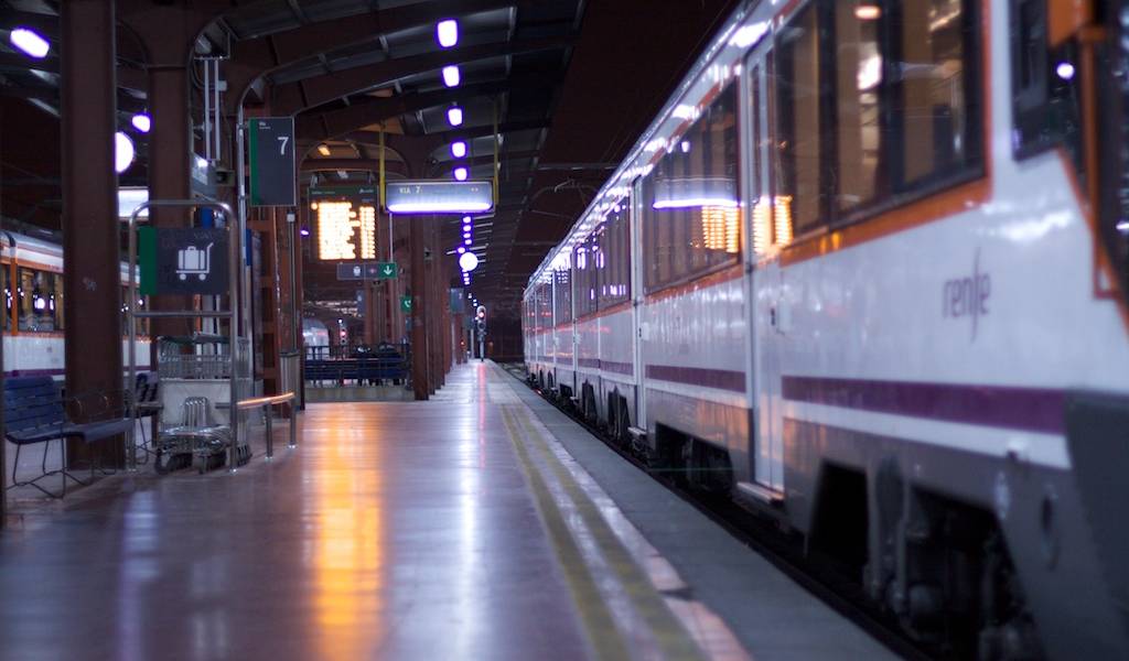 Joven ecuatoriano es apuñalado en una estación de tren en Madrid