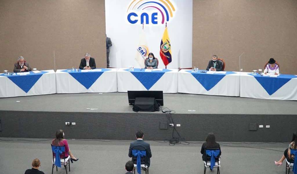 Fiscalía consulta sobre posible indagación a vocales del CNE