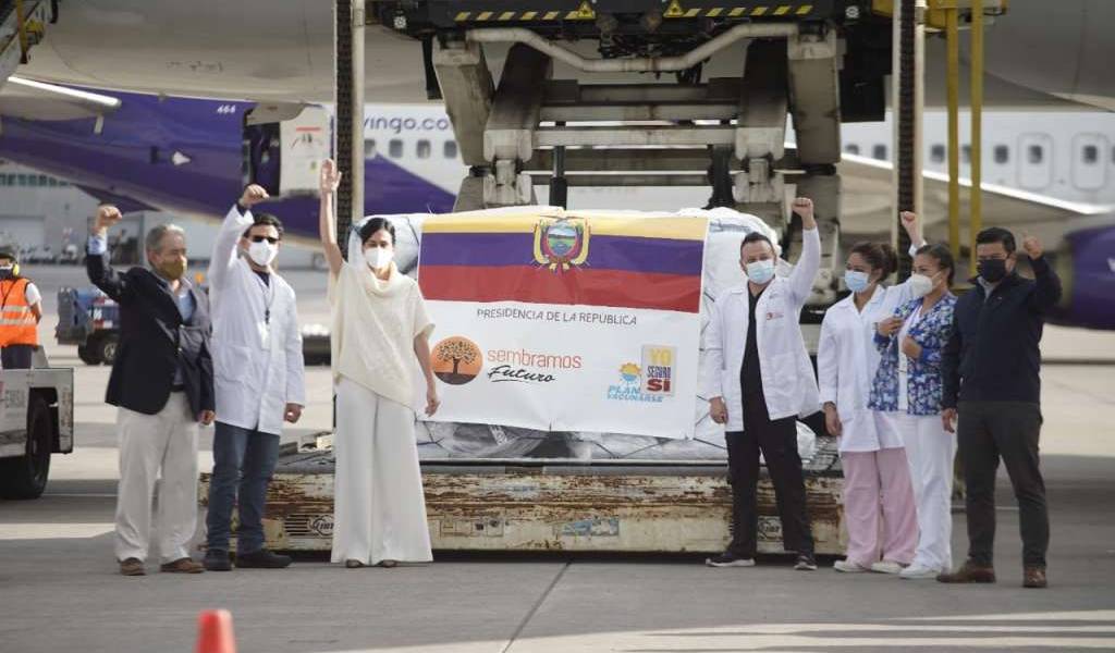 Llegan a Ecuador las primeras 8.000 dosis de la vacuna contra el COVID-19