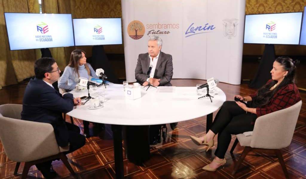 Moreno abre posibilidad para que municipios importen vacunas