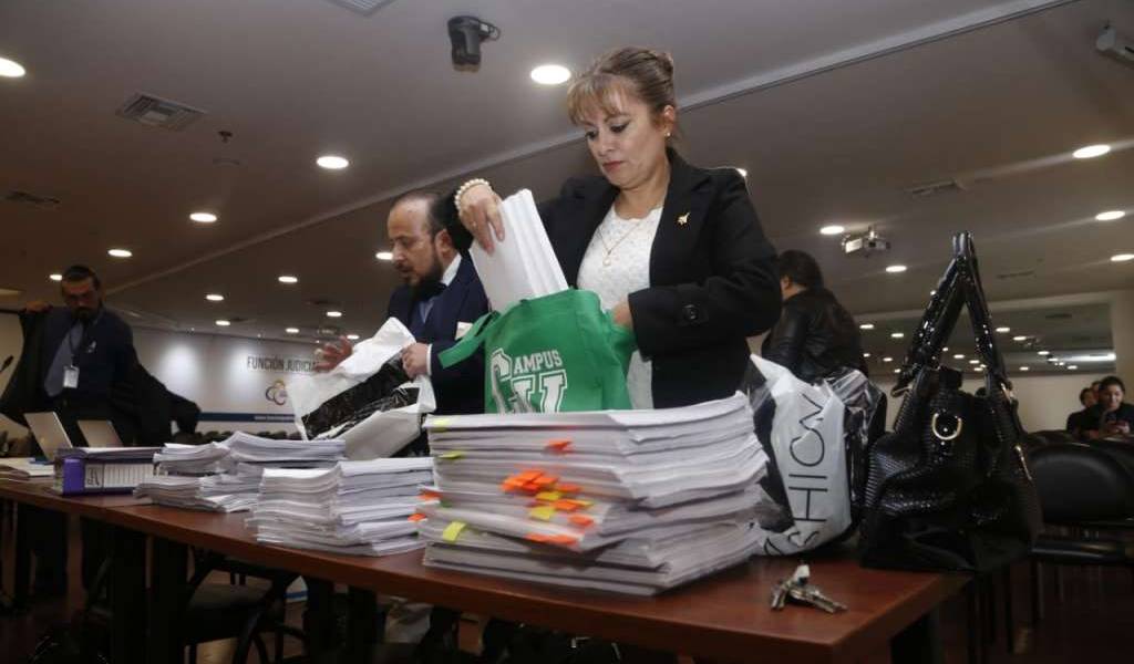 &quot;Hay inconsistencias&quot; en el caso, dice madre de D. Romo