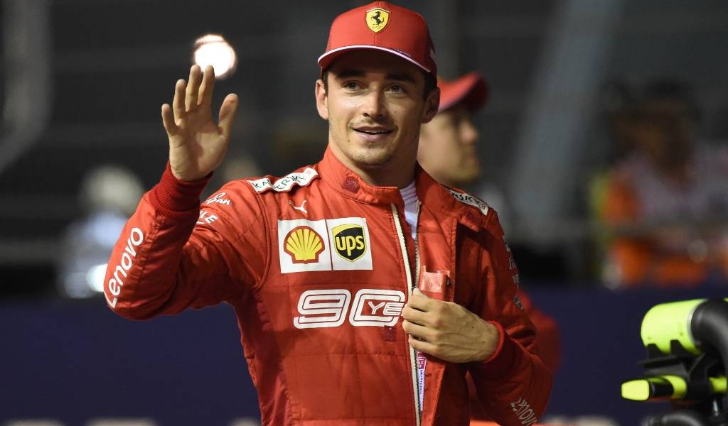 Charles Leclerc logra pole position en Singapur