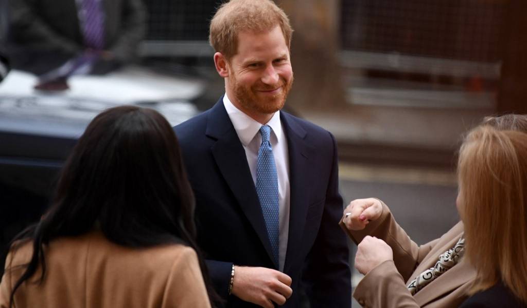 Príncipe Harry elegirá &quot;medios de comunicación creíbles&quot; para hablar