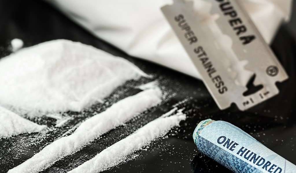 Extranjera es detenida con más de 3 mil dosis de cocaína