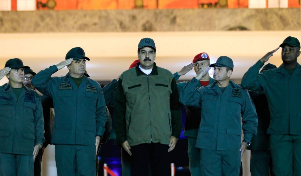 Venezuela: Maduro y militares se declaran en ofensiva