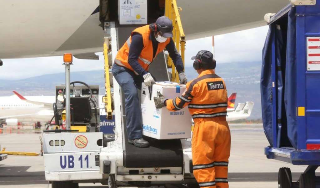 Ecuador recibe 336.000 vacunas de AstraZeneca bajo la iniciativa Covax