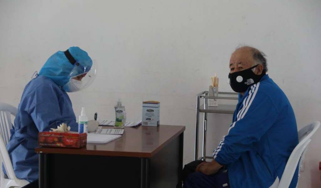 Quito: Larga espera para comprobar si tienen COVID-19