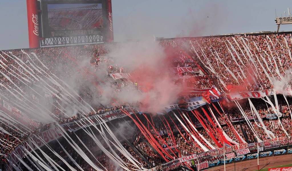 Hinchas de River Plate celebran su día internacional