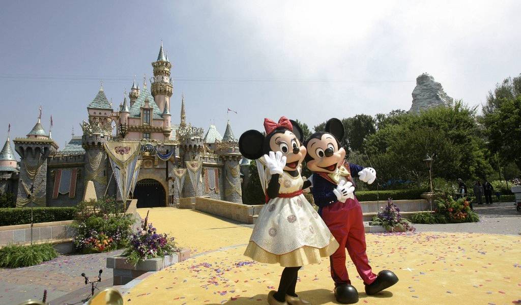 Fanáticos de Disney agotan en horas reservas para la reapertura en Orlando