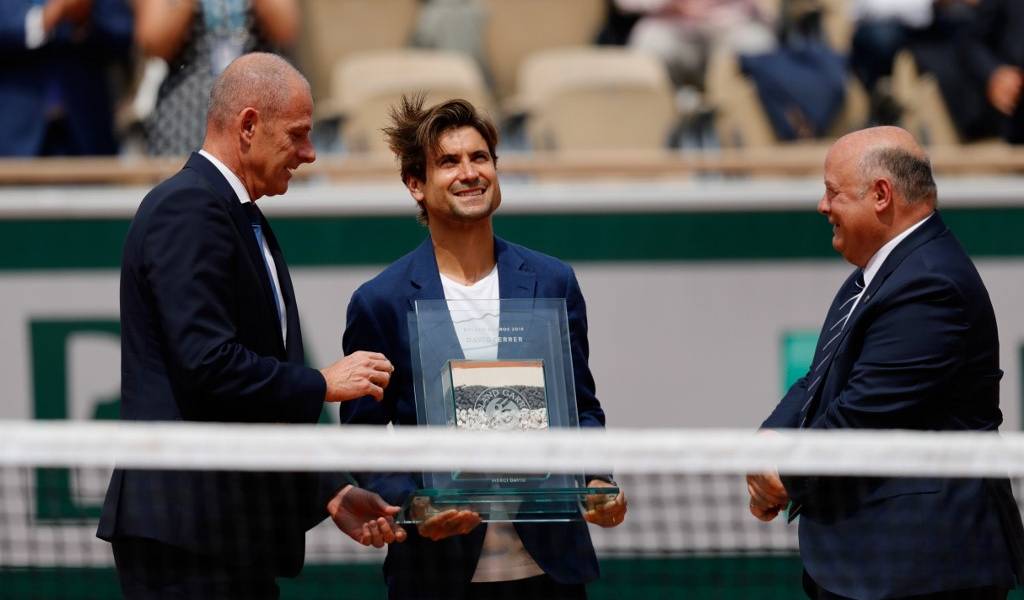 David Ferrer recibe homenaje en Roland Garros