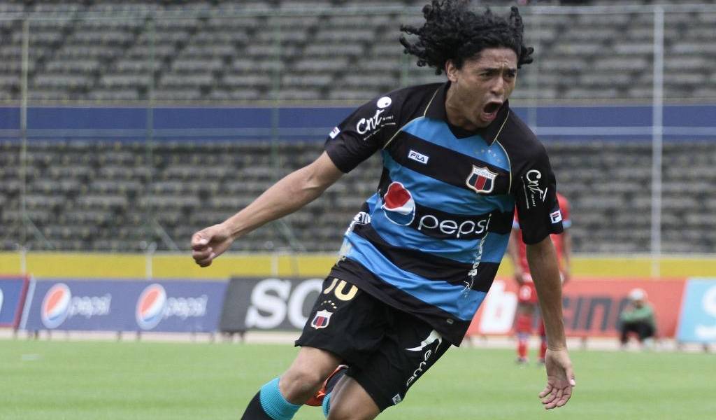 Álex Colón seguirá jugando en Quiteños FC
