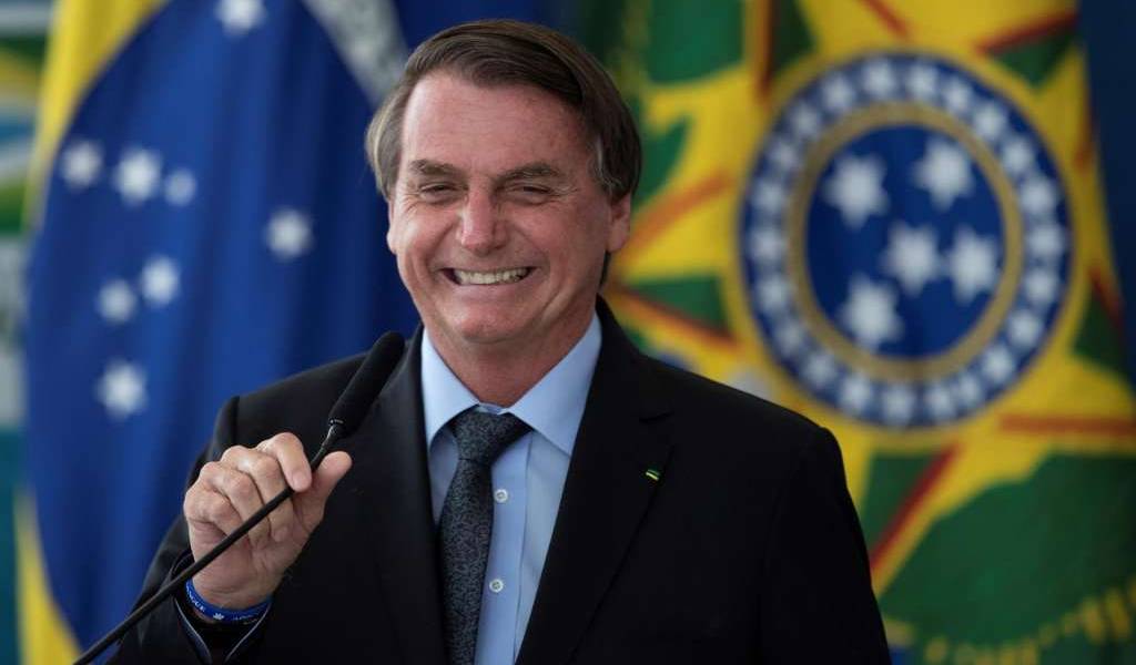 Bolsonaro dice que &quot;solo Dios&quot; lo saca de la Presidencia de Brasil