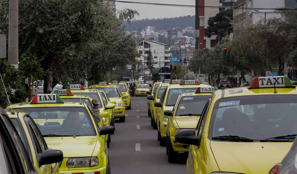 Acuerdo entre Gobierno y taxistas por alza de gasolina