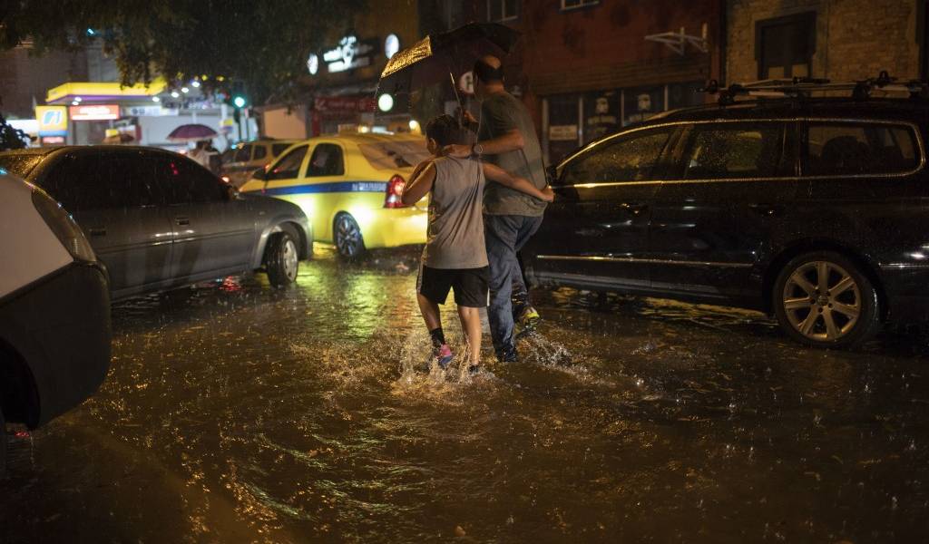 Lluvias torrenciales dejan tres muertos en Brasil
