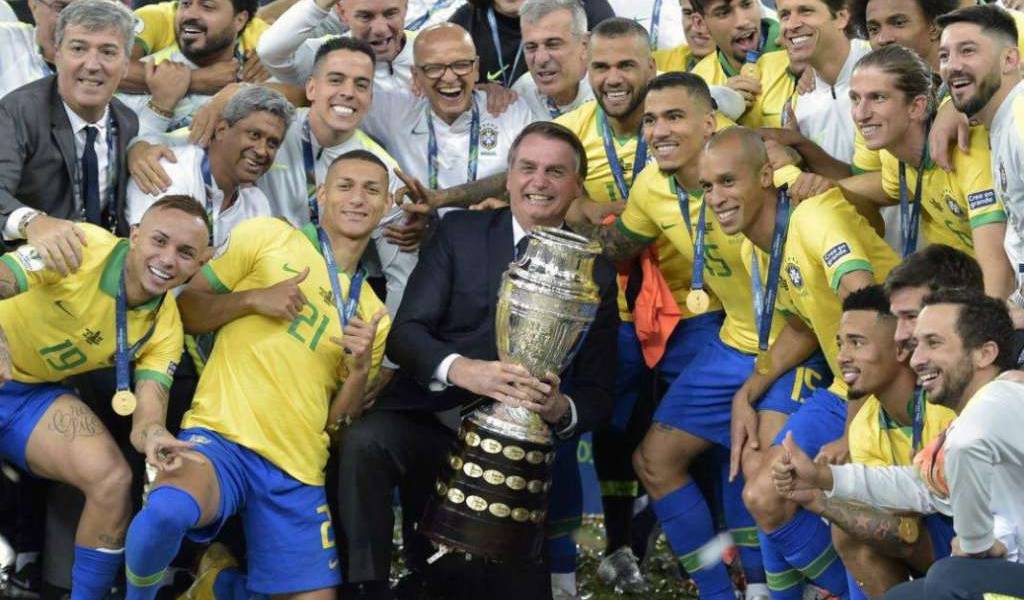 Bolsonaro &#039;explota&#039; en contra de la suspensión del fútbol en Brasil