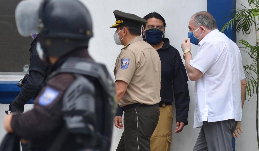 Los indicios que vinculan a los Bucaram en las investigaciones a hospitales del IESS