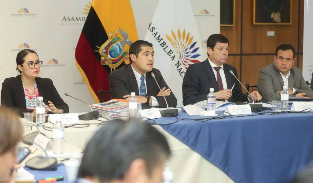 Gobierno de Ecuador descarta posibilidad de muerte cruzada