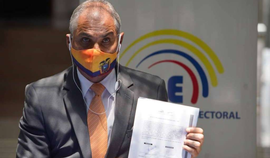 Fabricio Correa renuncia a su candidatura a la Presidencia