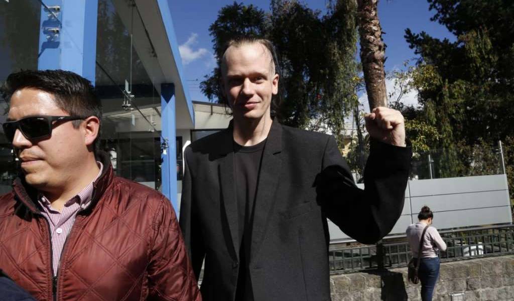 Bini se presenta en Fiscalía tras salir en libertad