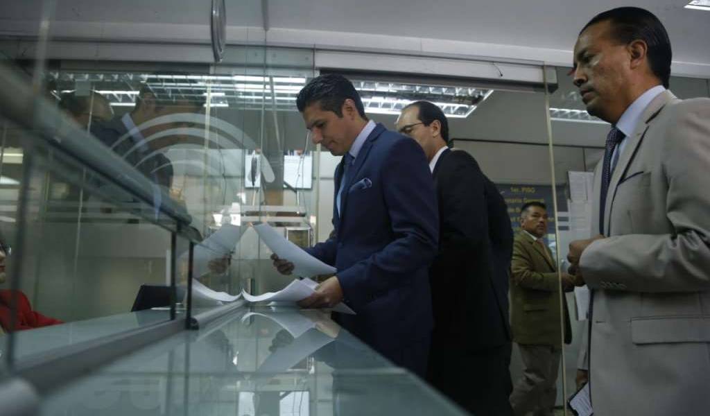 Balda impulsa consulta sobre matrimonio igualitario