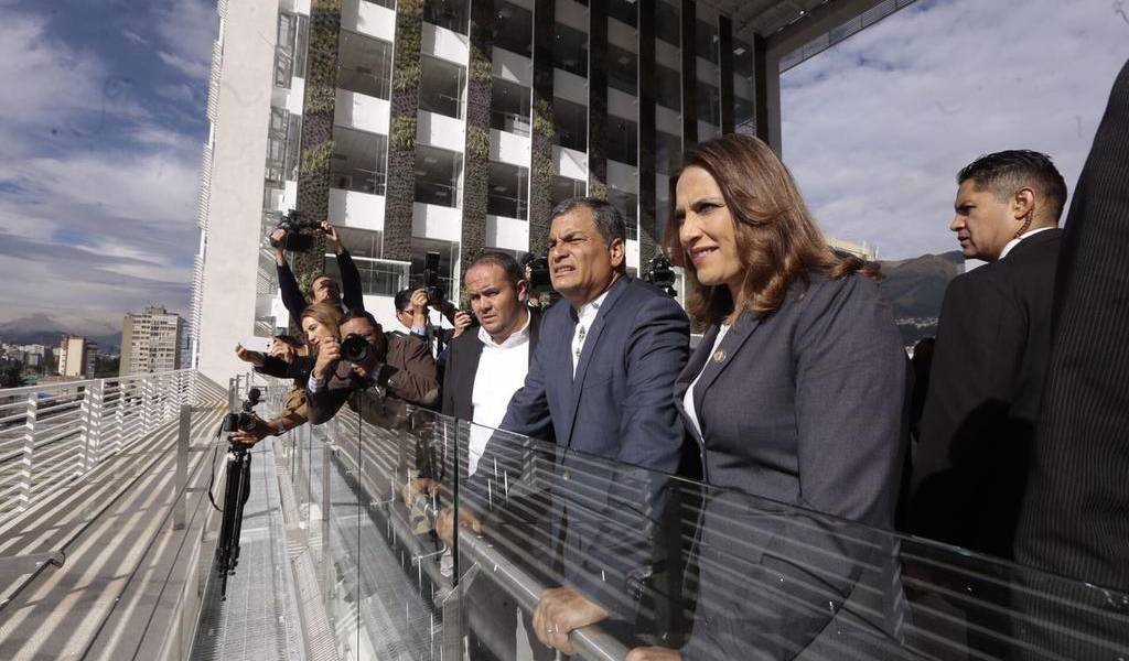 Gobierno entrega una obra criticada: la plataforma financiera en Quito