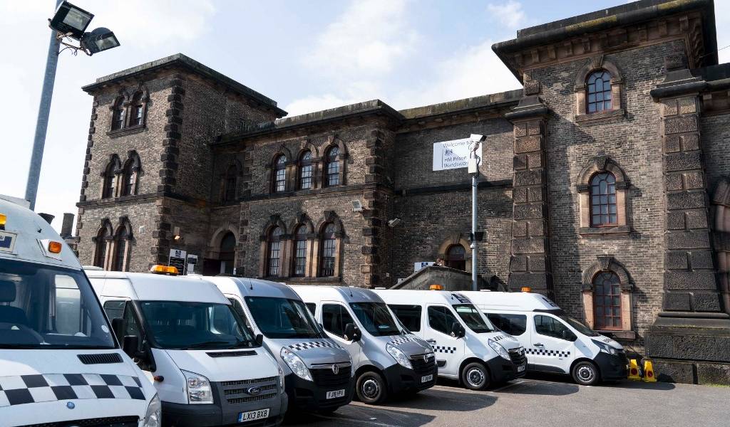 Julian Assange pasa su primera noche detenido