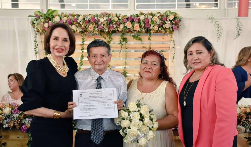 32 parejas se casaron en boda colectiva en Centro de Convenciones