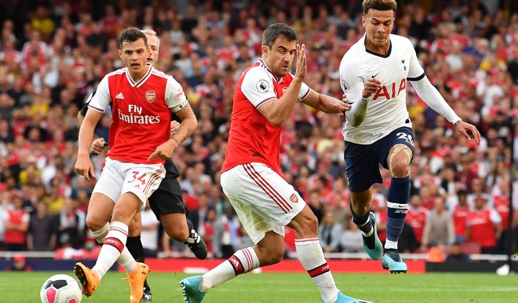 Arsenal-Tottenham empatan y se alejan del liderato