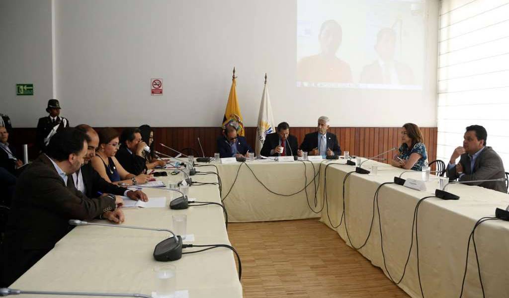 Falcón ratifica acusaciones contra Espín y Cadena