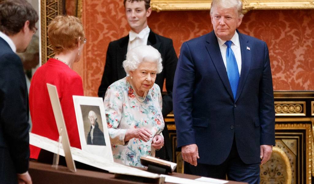 Trump es recibido por la reina tras llegar a Londres