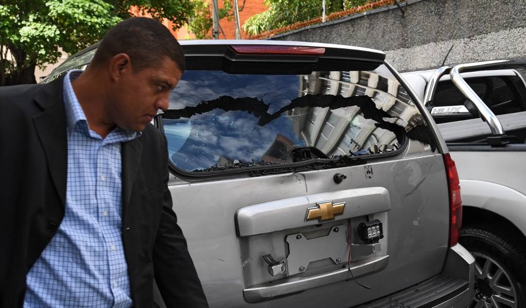 Diputados de oposición de Venezuela denuncian que grupos chavistas disparan contra ellos