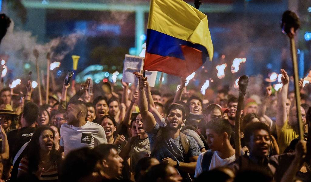 Presidente de Colombia acepta reunirse con líderes de protestas