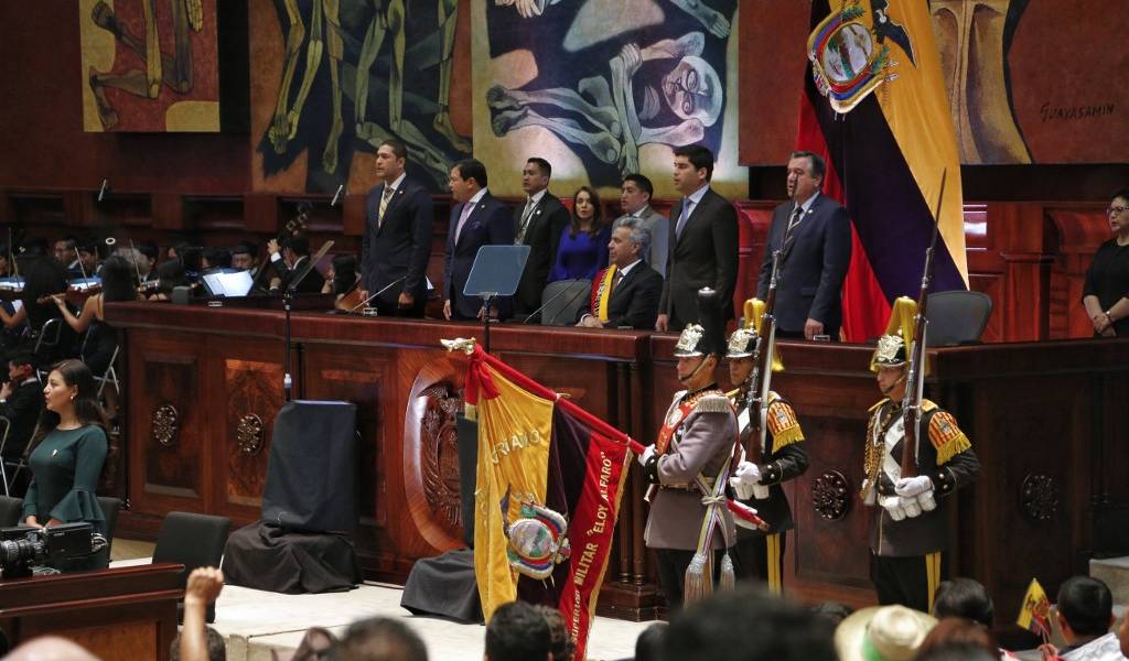 Ecuador reduce déficit fiscal pese a pagar deudas