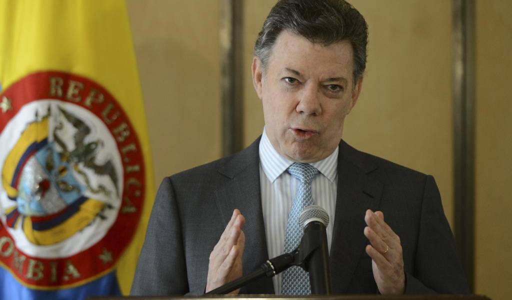 Santos ofrece cambiar sede de diálogos con el ELN tras terremoto en Ecuador