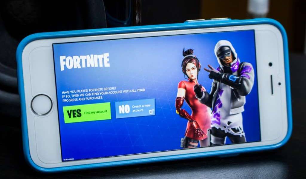 Demandan a Apple y Google por haber sacado a Fornite de sus tiendas