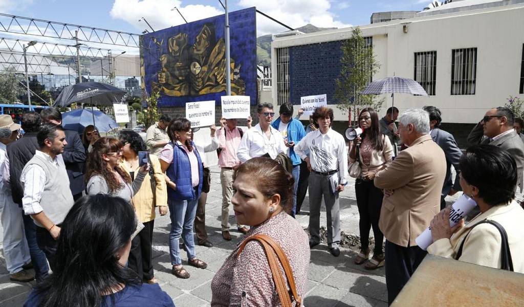 Odebrecht: Políticos y colectivo ciudadano exigen resultados en exteriores de la Fiscalía
