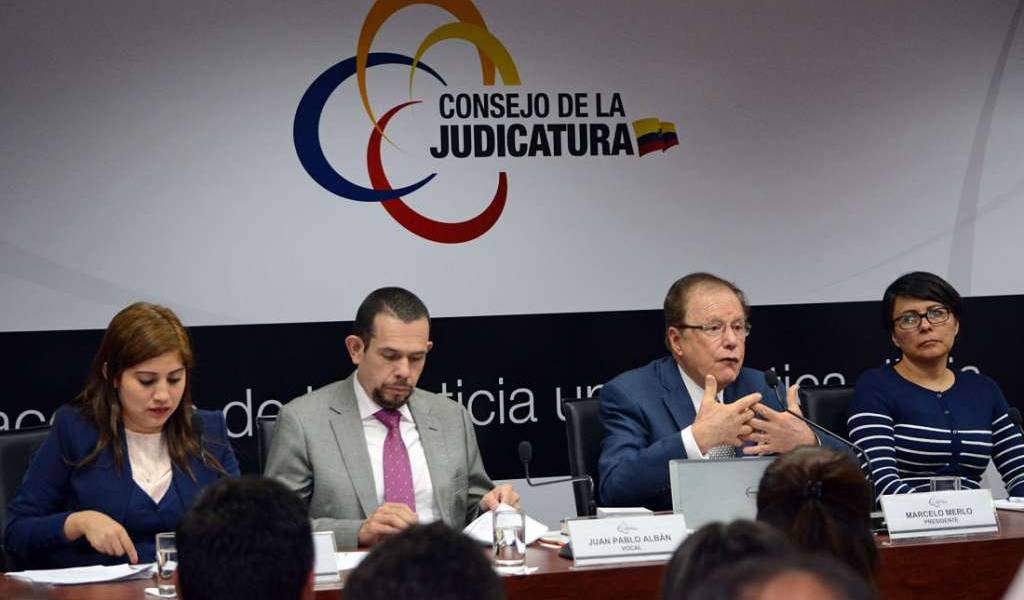 División en la Judicatura por suspensión de jueza